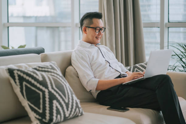 Họp lớp được hỏi tiền tiết kiệm, tôi trả lời thật 25 tỷ đồng nhưng không ai khen, nghe lớp trưởng nói một câu mà cả đời không thể quên- Ảnh 1.