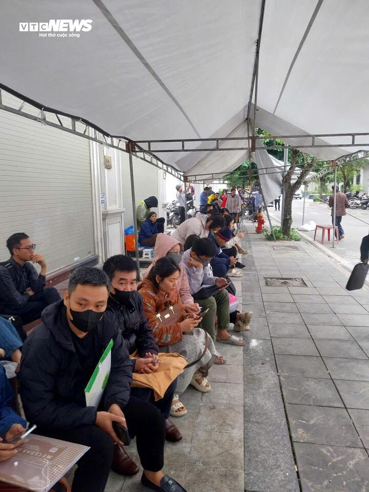 Nhà ở xã hội Đông Anh: Chủ đầu tư dựng nhà bạt cho dân xếp hàng nộp hồ sơ- Ảnh 4.