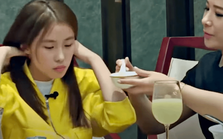 “Em bé khổng lồ” 16 tuổi vẫn được bảo mẫu bón cơm, cắt móng chân, tiêu vặt gần 200 triệu đồng/ngày hiện giờ ra sao?- Ảnh 1. “Em bé khổng lồ” 16 tuổi vẫn được bảo mẫu bón cơm, cắt móng chân, tiêu vặt gần 200 triệu đồng/ngày hiện giờ ra sao?- Ảnh 1.