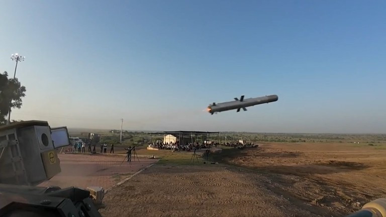 Ấn Độ chi 8,8 tỷ USD mua tàu chiến, tên lửa- Ảnh 1.