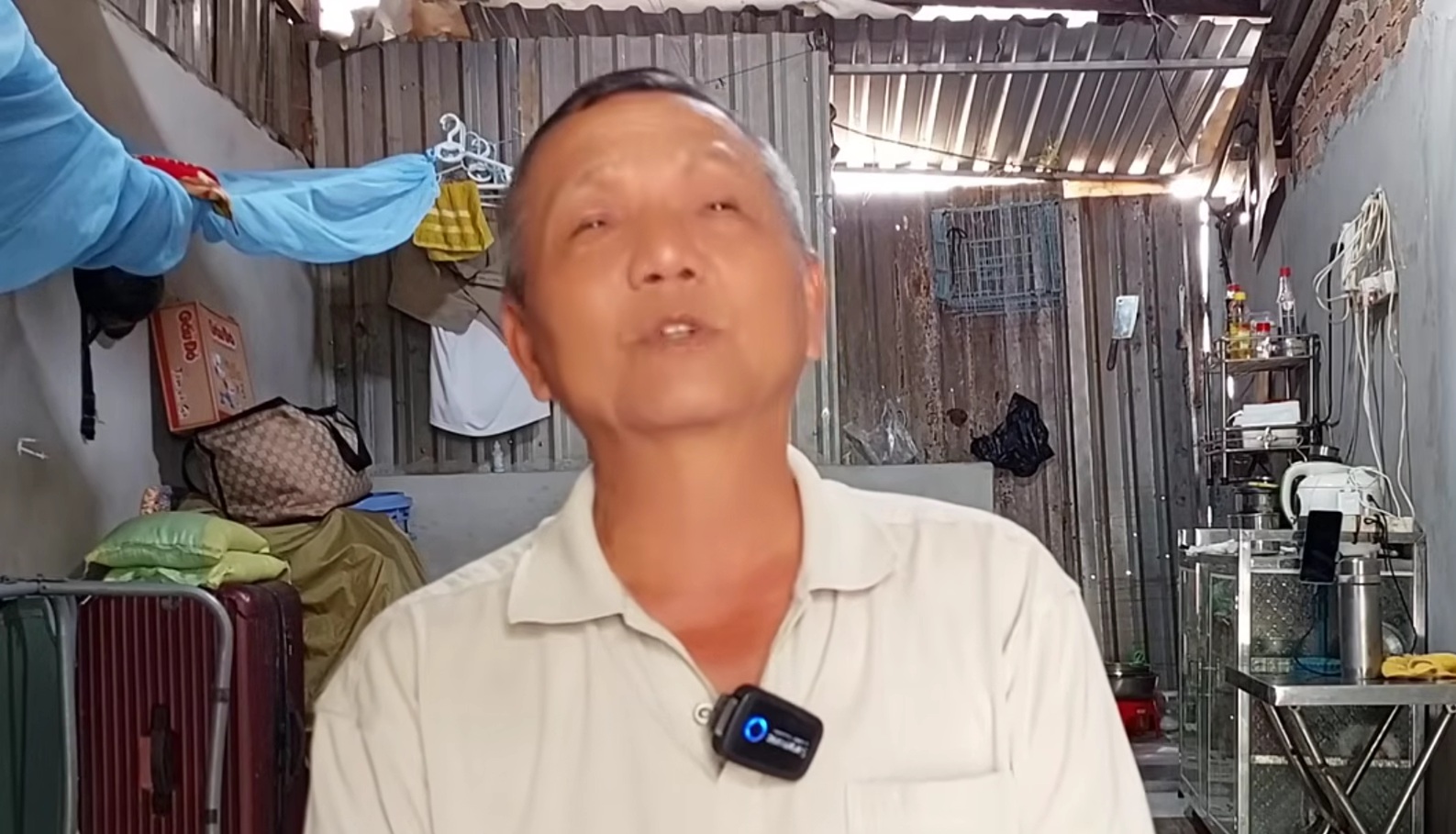 Nam nghệ sĩ 69 tuổi đi xin việc không ai nhận, phải ăn cơm thừa: "Tôi có thể bị đuổi ra đường"- Ảnh 1. Nam nghệ sĩ 69 tuổi đi xin việc không ai nhận, phải ăn cơm thừa: "Tôi có thể bị đuổi ra đường"- Ảnh 1.