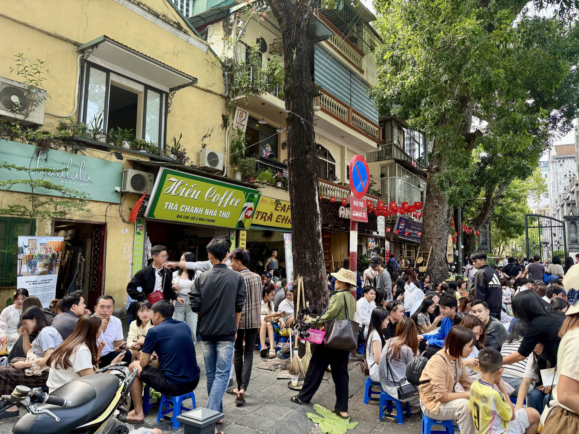 Clip tóm tắt mùa thu Nhà Thờ hôm nay: Quá đông!- Ảnh 4.