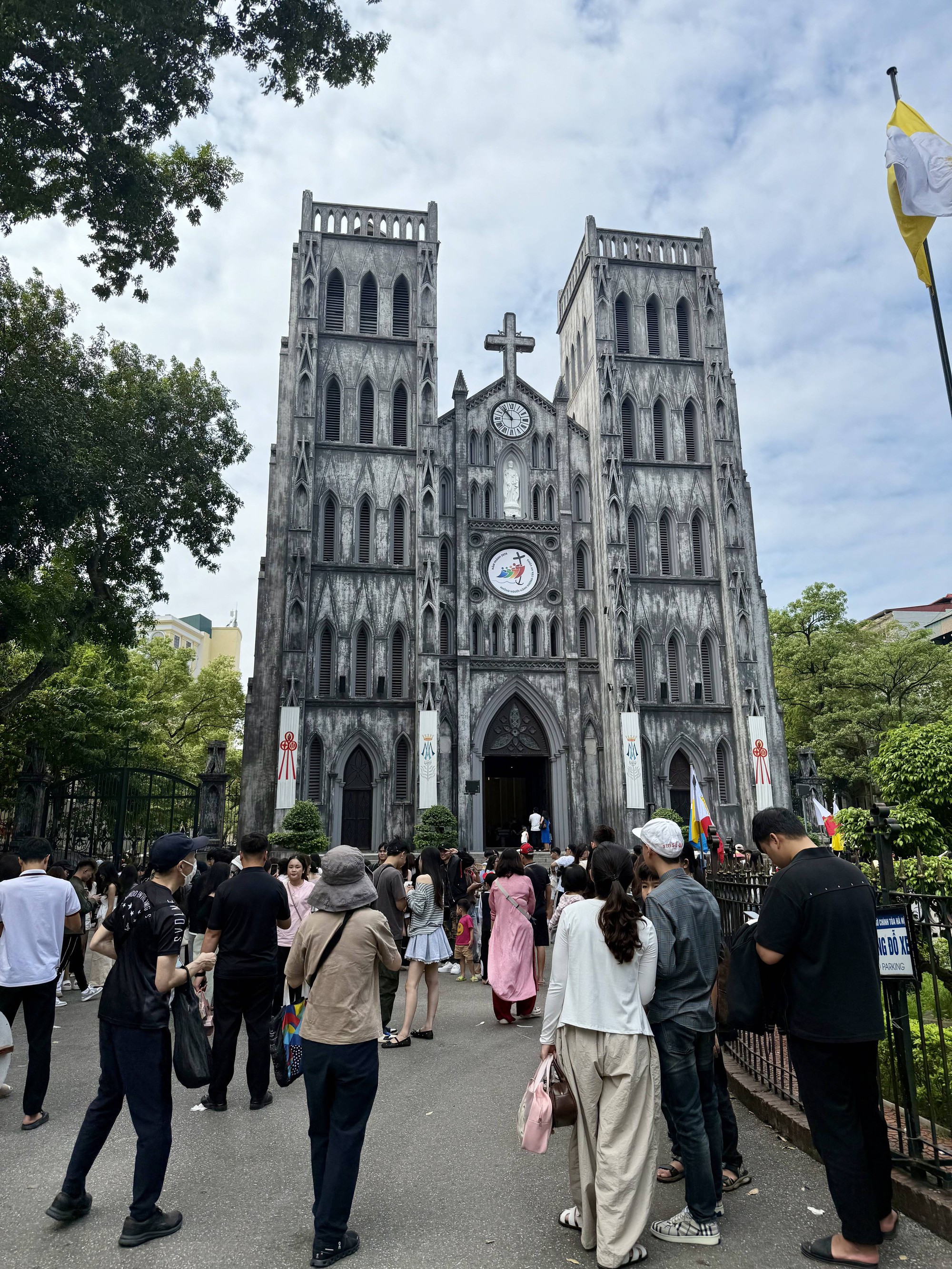 Clip tóm tắt mùa thu Nhà Thờ hôm nay: Quá đông!- Ảnh 13.