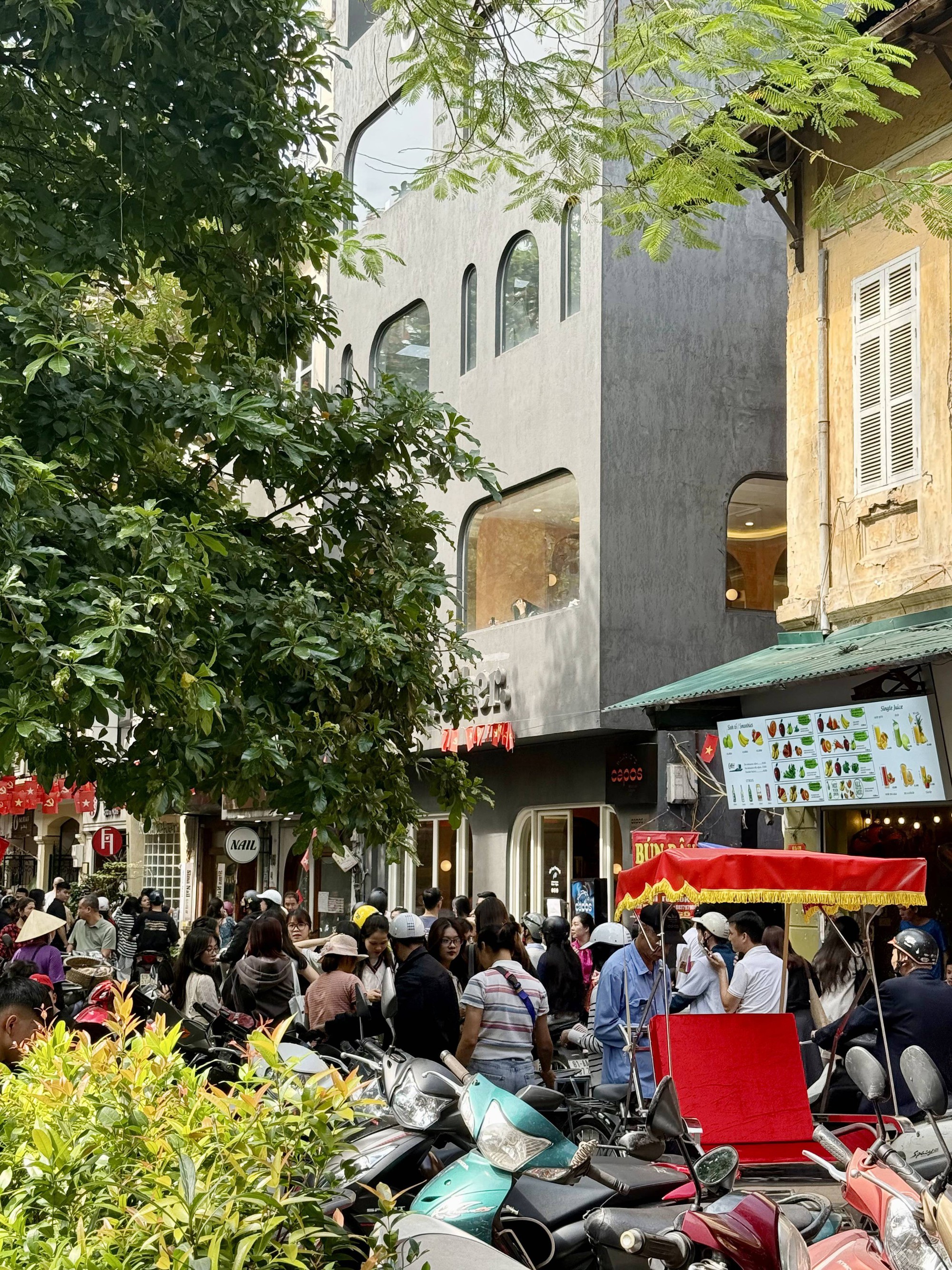 Clip tóm tắt mùa thu Nhà Thờ hôm nay: Quá đông!- Ảnh 14.