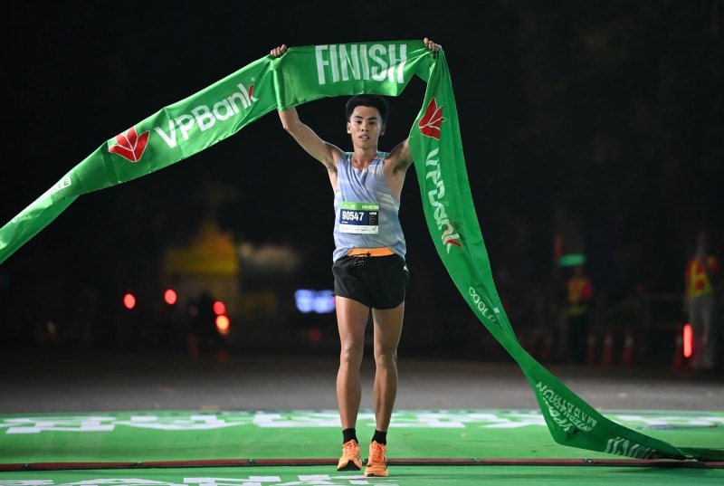 Nhà vô địch SEA Games về nhất tại giải marathon quốc tế Hà Nội 2025- Ảnh 2. Nhà vô địch SEA Games về nhất tại giải marathon quốc tế Hà Nội 2025- Ảnh 2.