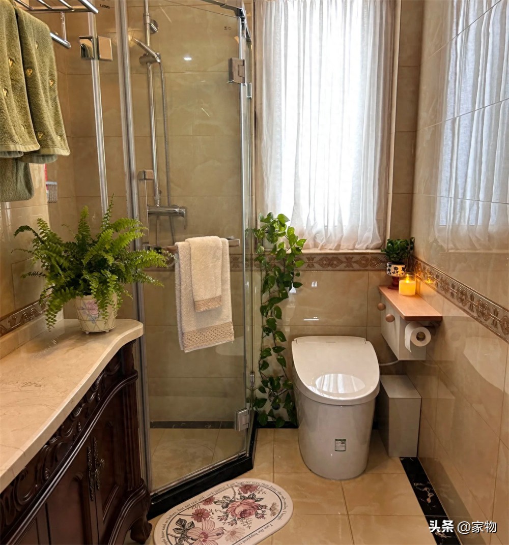 8 năm không mốc, không ố: Cách người phụ nữ trung niên giữ phòng tắm 5m² sạch như mới- Ảnh 1.