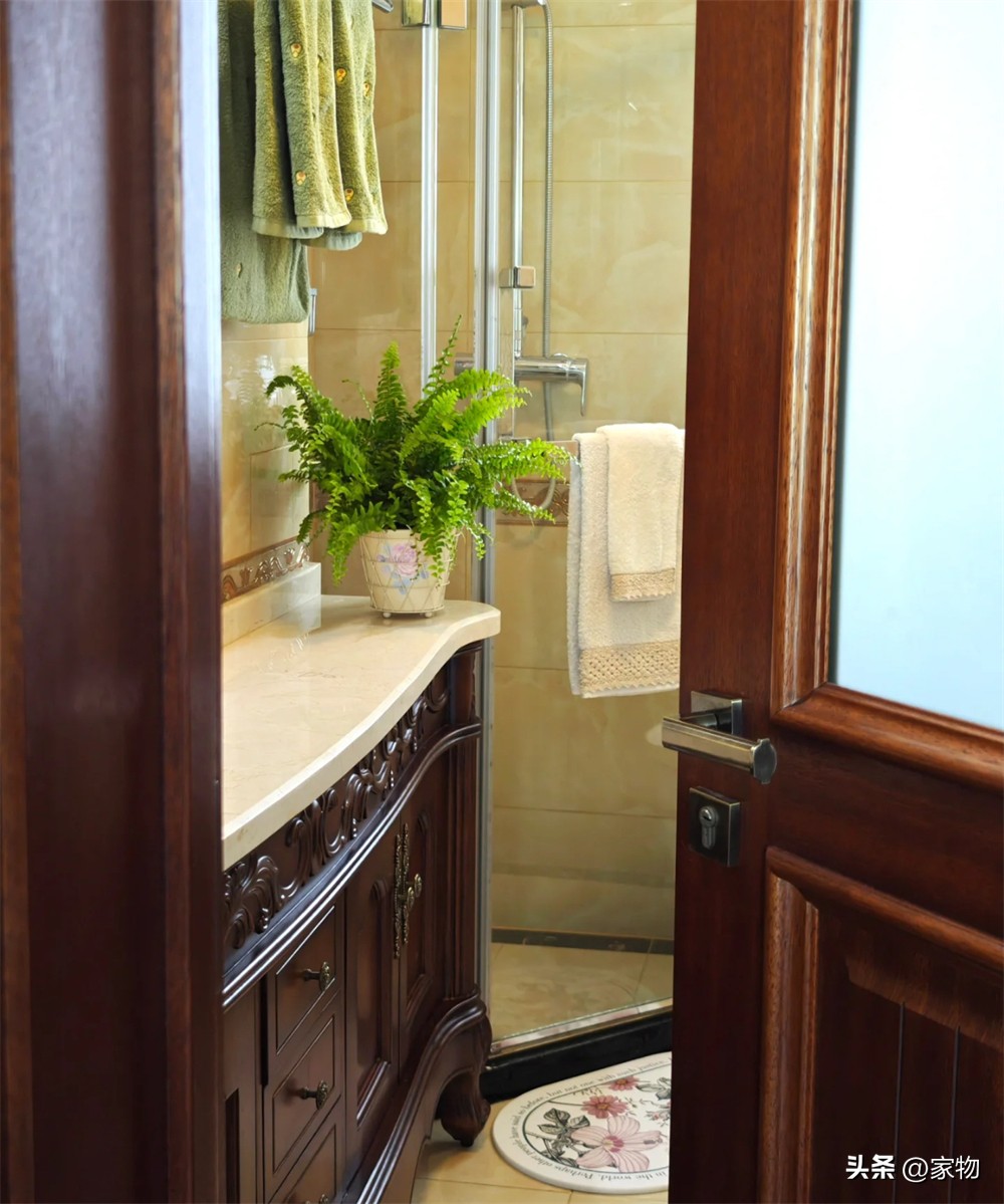 8 năm không mốc, không ố: Cách người phụ nữ trung niên giữ phòng tắm 5m² sạch như mới- Ảnh 2.