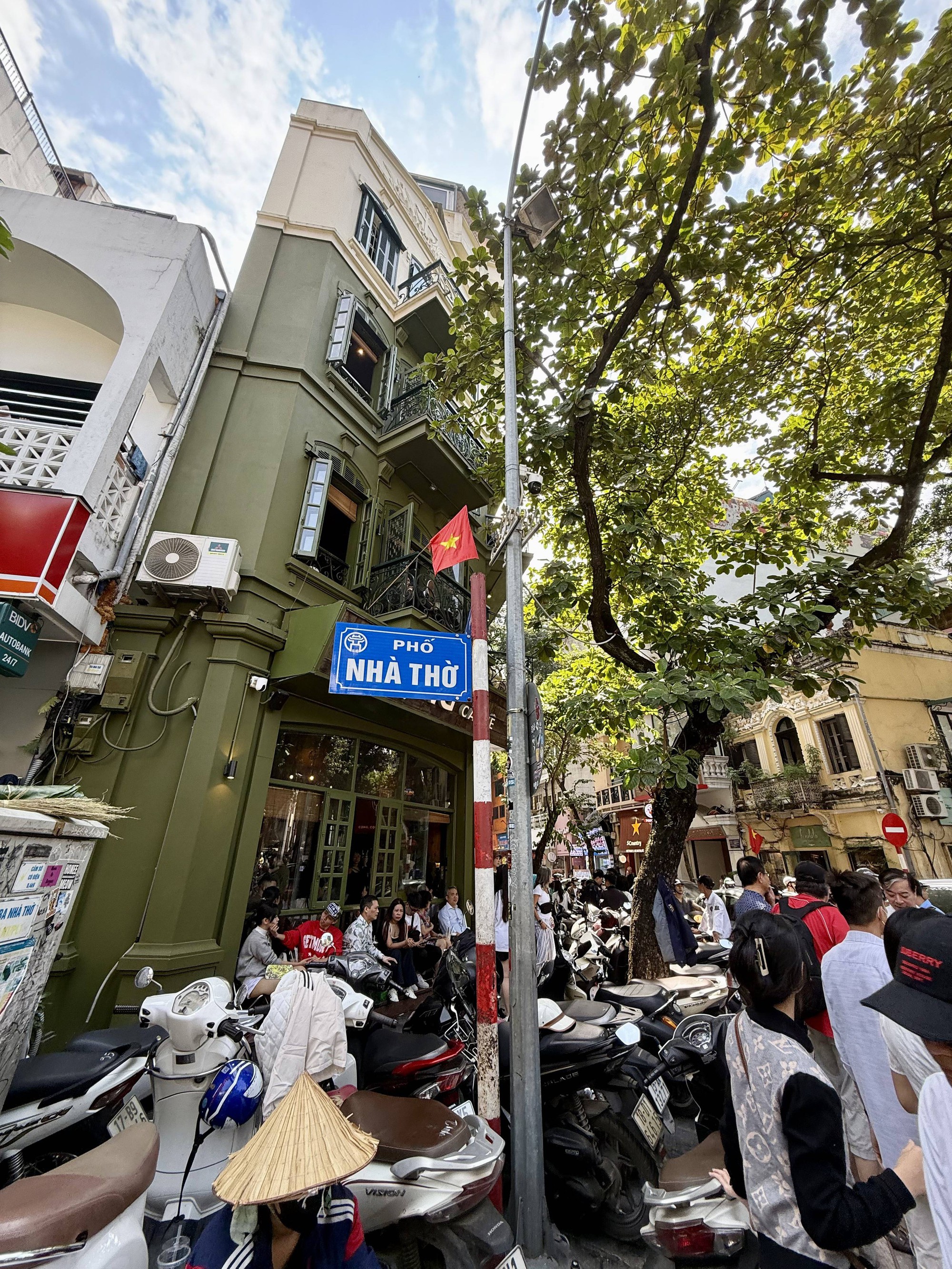 Clip tóm tắt mùa thu Nhà Thờ hôm nay: Quá đông!- Ảnh 10.