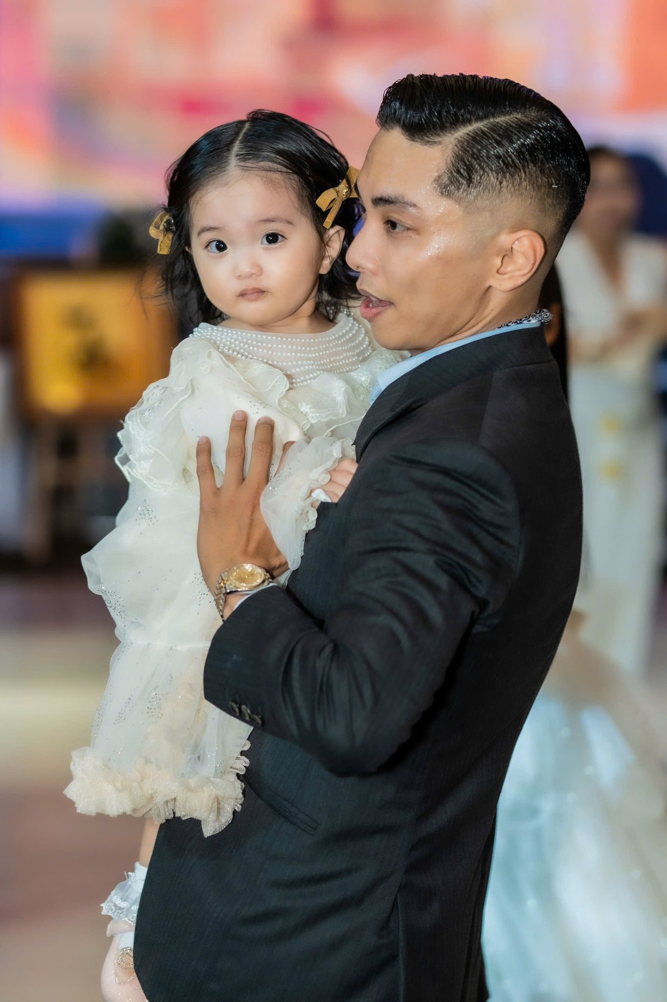 Bé Lisa xinh như thiên thần nhà Khánh Thi - Phan Hiển giống bố hay mẹ?- Ảnh 2.