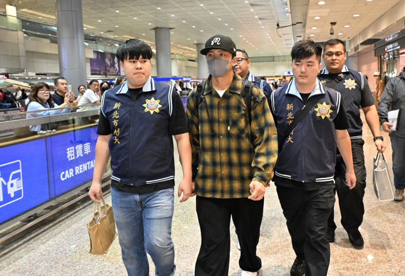 Bắt giữ chồng của 1 nữ diễn viên ngay tại sân bay- Ảnh 2. Bắt giữ chồng của 1 nữ diễn viên ngay tại sân bay- Ảnh 2.