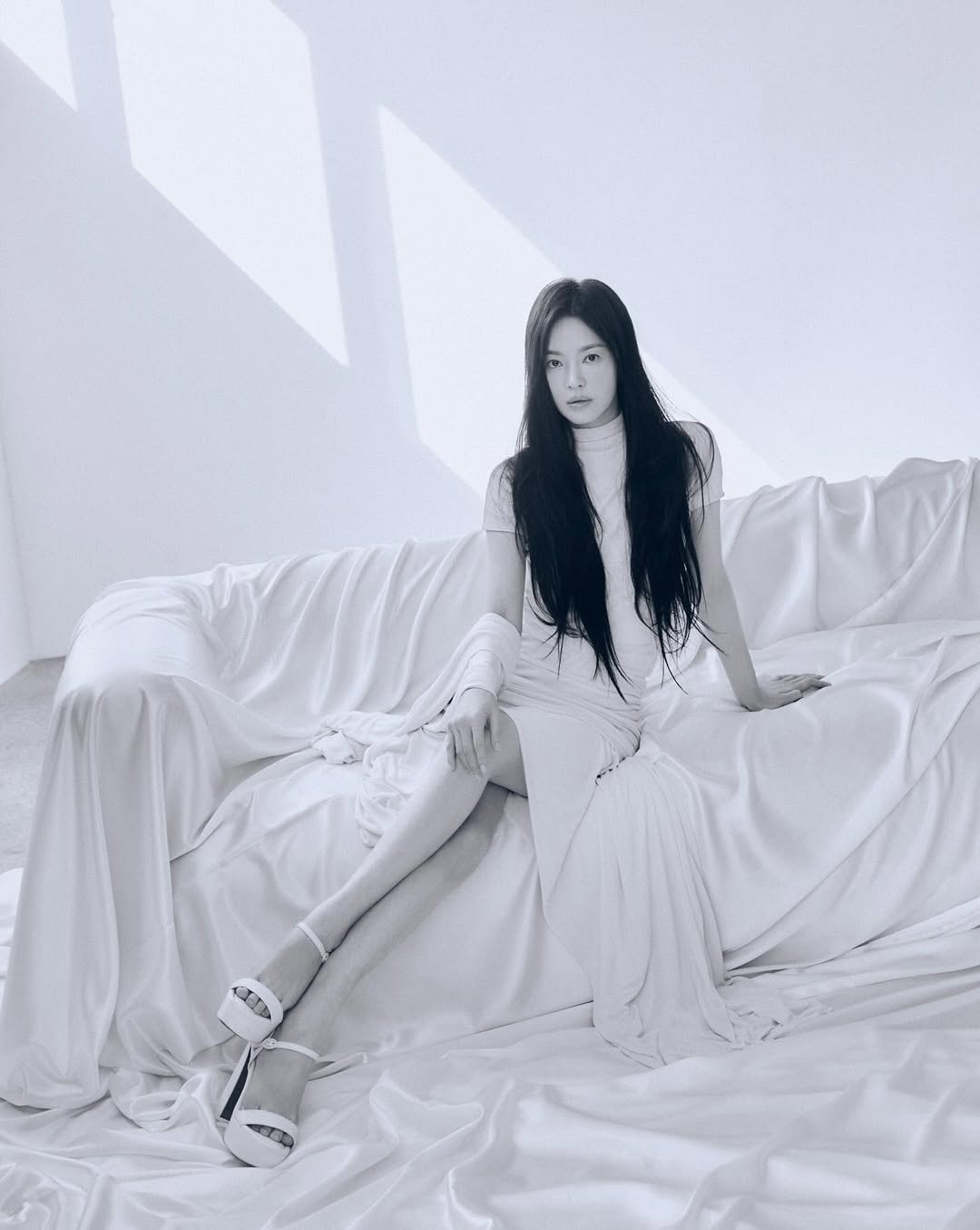 Tình thế khó khăn hiện tại của Song Hye Kyo- Ảnh 8. Tình thế khó khăn hiện tại của Song Hye Kyo- Ảnh 8.