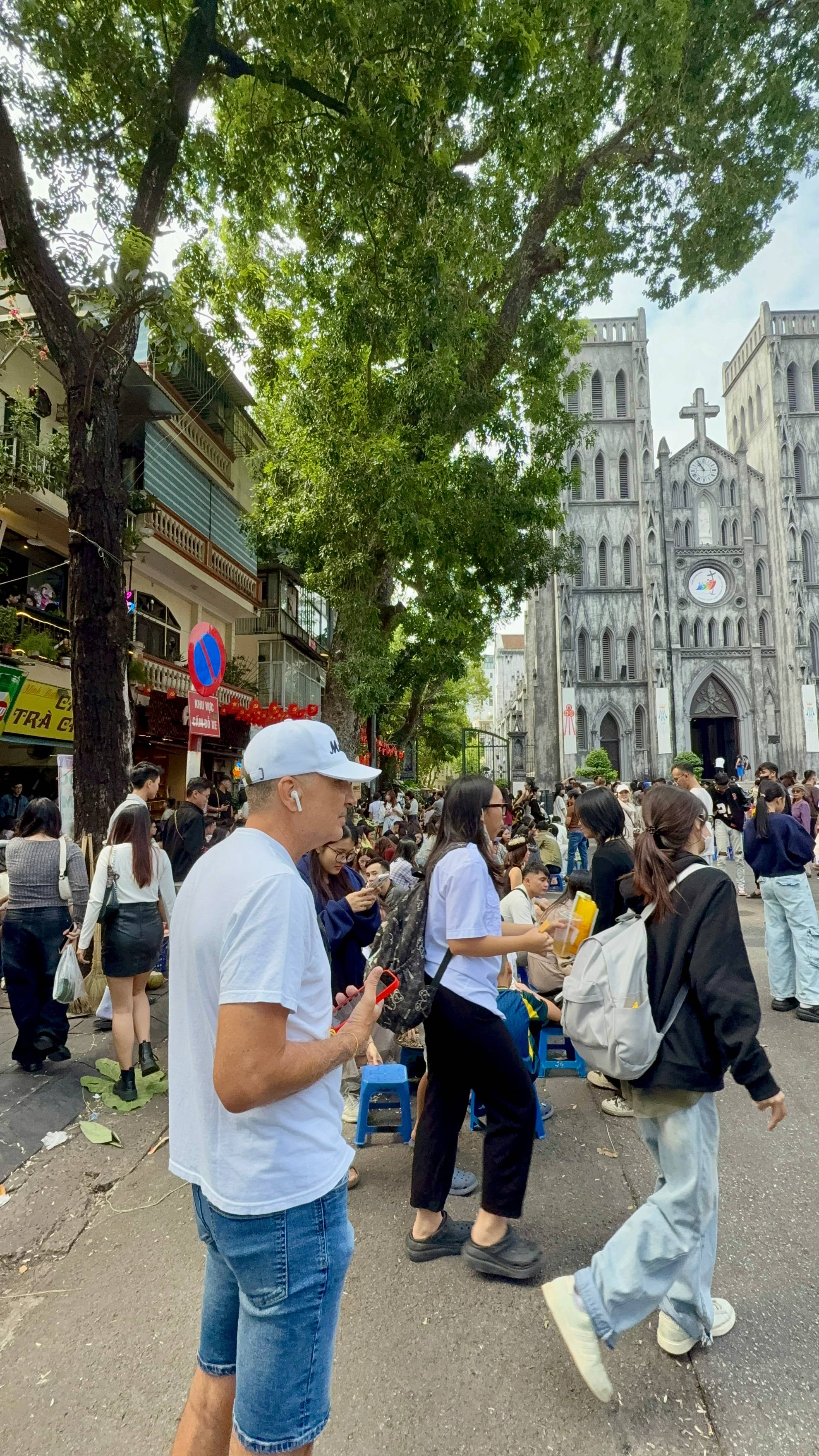 Clip tóm tắt mùa thu Nhà Thờ hôm nay: Quá đông!- Ảnh 6.