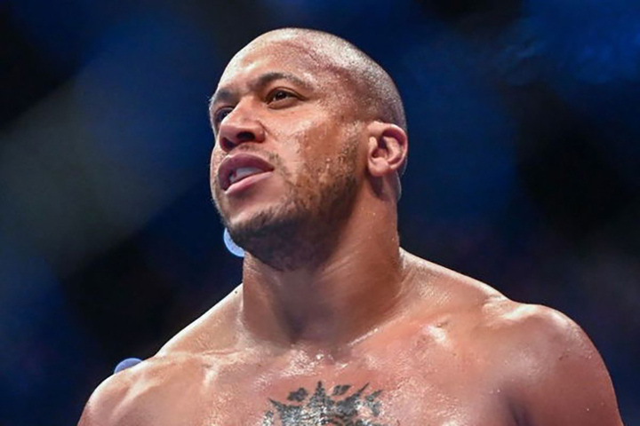 Cao thủ muay Thái chọc mắt nhà vô địch UFC, trọng tài ra quyết định chưa từng có- Ảnh 3. Cao thủ muay Thái chọc mắt nhà vô địch UFC, trọng tài ra quyết định chưa từng có- Ảnh 3.
