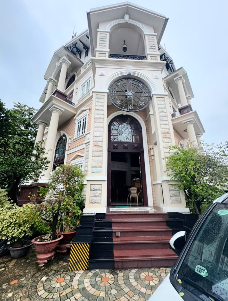 "Tổng tài" Colline Dalat lấy vợ: Cổng cưới cao 5m, 50.000 bông hồng và cẩm tú cầu nhập, cổ tích còn thấy rén- Ảnh 9.