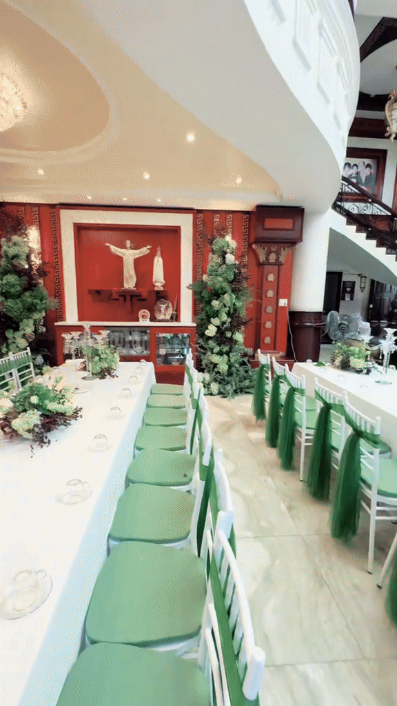 "Tổng tài" Colline Dalat lấy vợ: Cổng cưới cao 5m, 50.000 bông hồng và cẩm tú cầu nhập, cổ tích còn thấy rén- Ảnh 8.