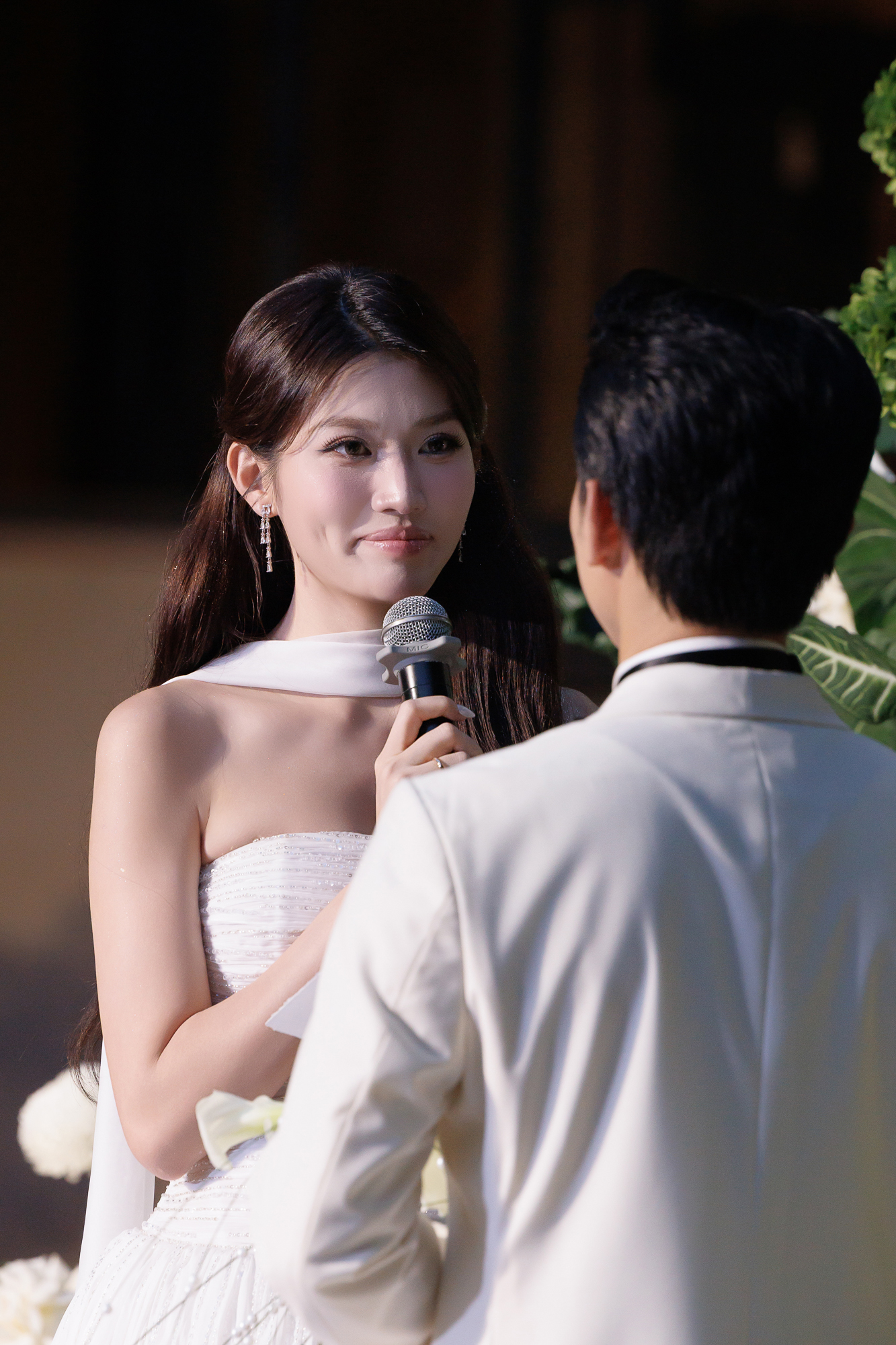 Đám cưới Á hậu Quỳnh Châu: Cô dâu lộ bụng lùm lùm, tiết lộ "góc khuất" khi yêu thiếu gia- Ảnh 11. Đám cưới Á hậu Quỳnh Châu: Cô dâu lộ bụng lùm lùm, tiết lộ "góc khuất" khi yêu thiếu gia- Ảnh 11.