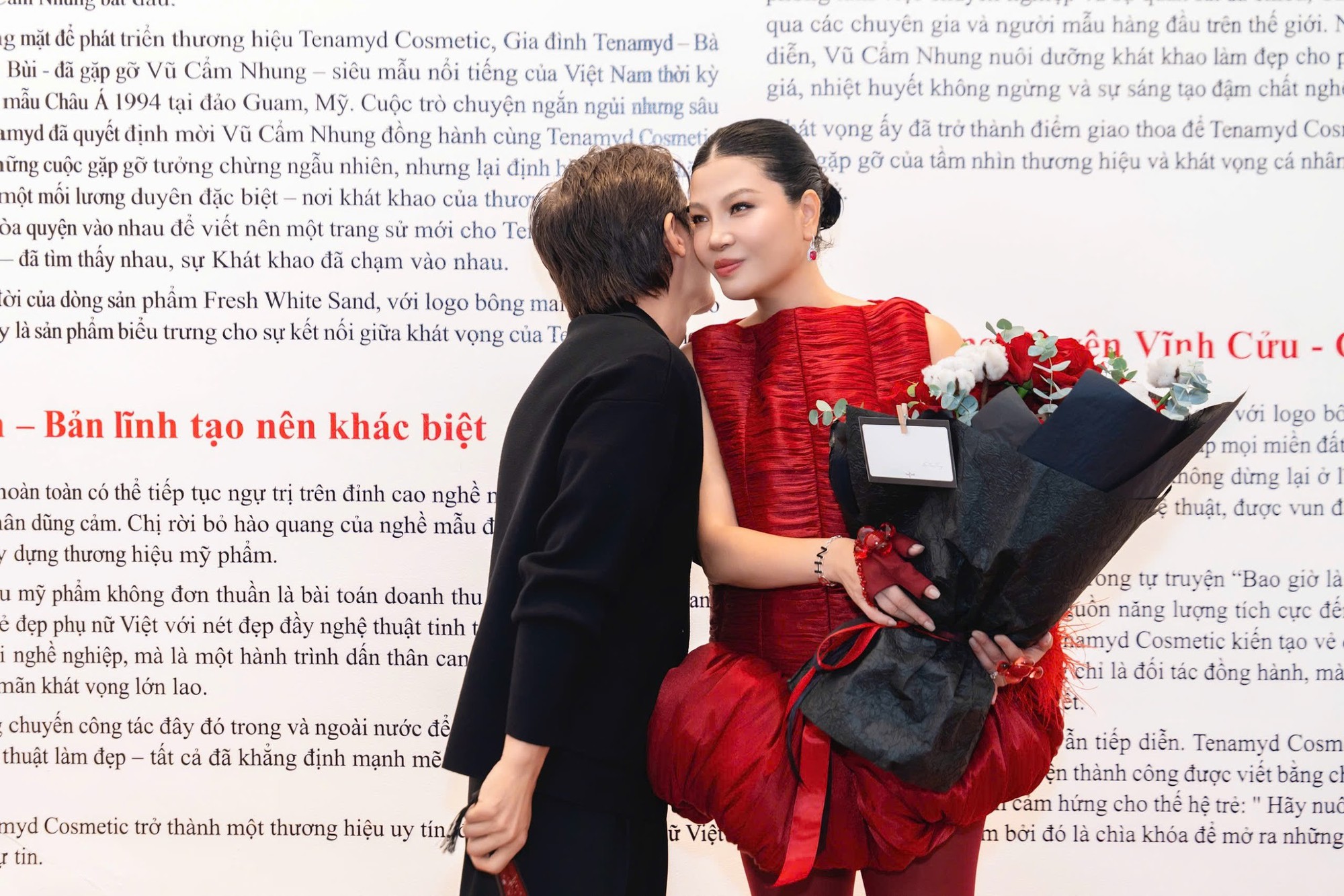Siêu mẫu đời đầu Việt Nam hội ngộ dàn sao “khủng”- Ảnh 3. Siêu mẫu đời đầu Việt Nam hội ngộ dàn sao “khủng”- Ảnh 3.