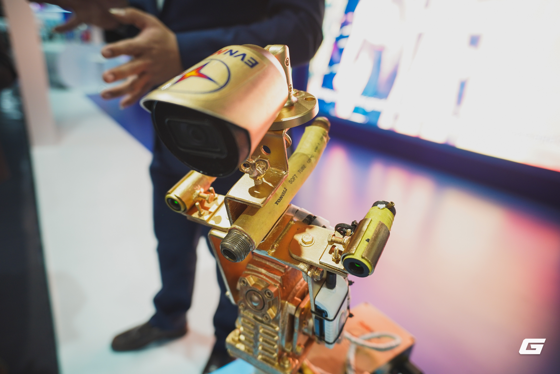 Giữa rừng giải pháp an ninh mạng phi vật lý, robot phun nước vệ sinh đường điện của EVN "nổi bật giữa đám đông"- Ảnh 4. Giữa rừng giải pháp an ninh mạng phi vật lý, robot phun nước vệ sinh đường điện của EVN "nổi bật giữa đám đông"- Ảnh 4.