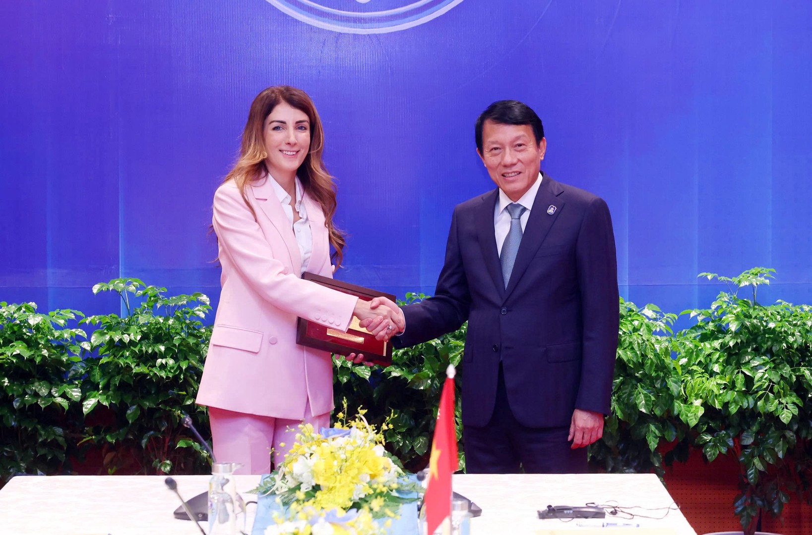 Gặp mặt Bộ trưởng Lương Tam Quang, DN hàng đầu thế giới về viễn thông và AI cam kết điều quan trọng- Ảnh 1. Gặp mặt Bộ trưởng Lương Tam Quang, DN hàng đầu thế giới về viễn thông và AI cam kết điều quan trọng- Ảnh 1.