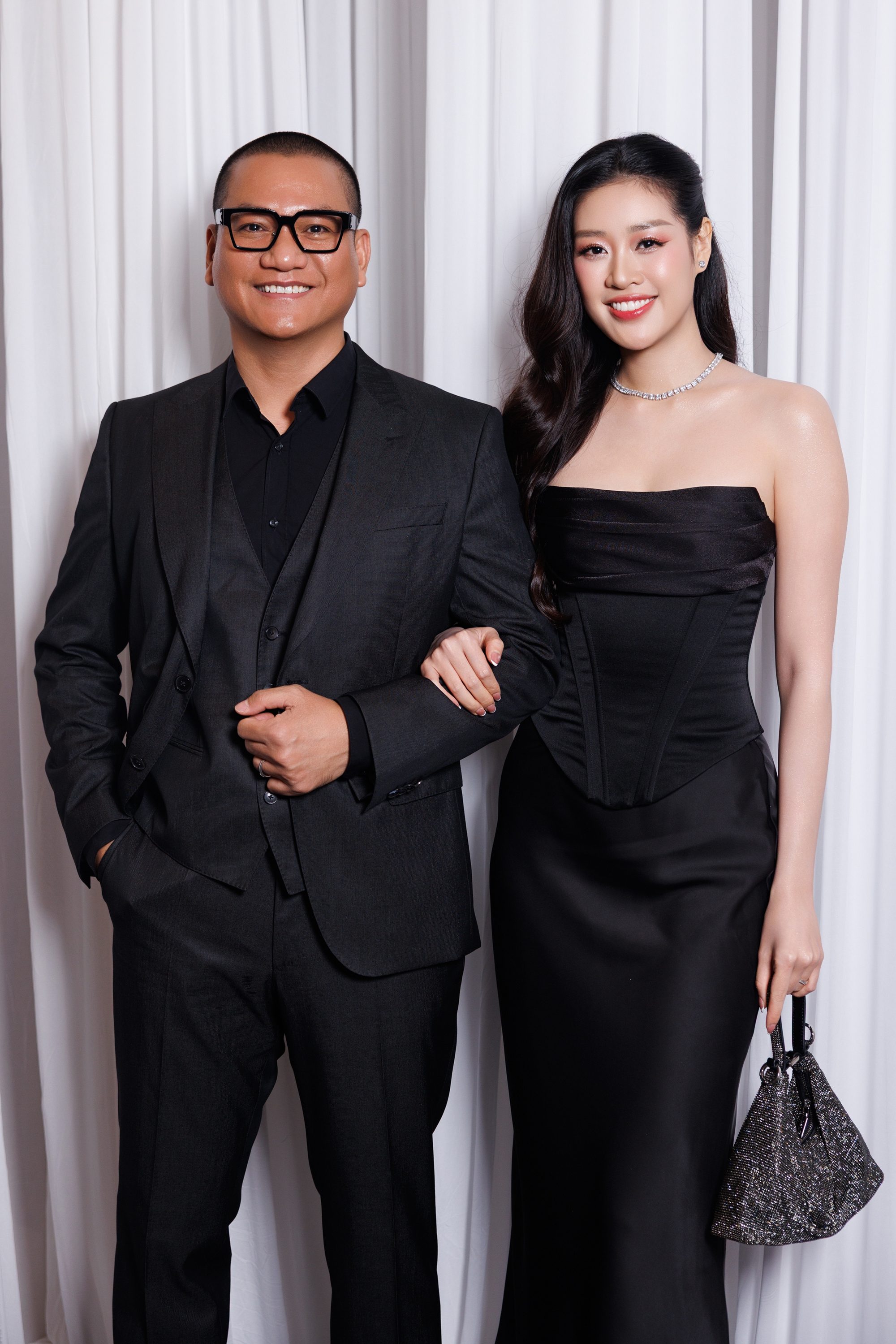 Nửa showbiz đến chúc phúc Chế Nguyễn Quỳnh Châu: Hoà Minzy nổi bần bật trong váy xuyên thấu, Ngô Kiến Huy - Khổng Tú Quỳnh đụng mặt- Ảnh 11. Nửa showbiz đến chúc phúc Chế Nguyễn Quỳnh Châu: Hoà Minzy nổi bần bật trong váy xuyên thấu, Ngô Kiến Huy - Khổng Tú Quỳnh đụng mặt- Ảnh 11.
