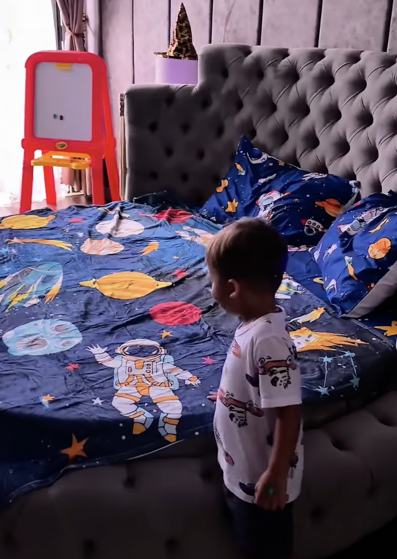 Cuộc sống của Bùi Tiến Dũng và vợ mẫu tây thế nào?- Ảnh 4. Cuộc sống của Bùi Tiến Dũng và vợ mẫu tây thế nào?- Ảnh 4.