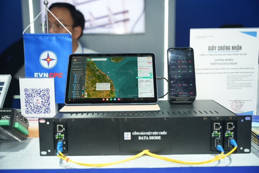 Từ FPT, CMC đến EVN, loạt ông lớn công nghệ "Make in Vietnam" tỏa sáng trong triển lãm Công ước Hà Nội- Ảnh 4. Từ FPT, CMC đến EVN, loạt ông lớn công nghệ "Make in Vietnam" tỏa sáng trong triển lãm Công ước Hà Nội- Ảnh 4.