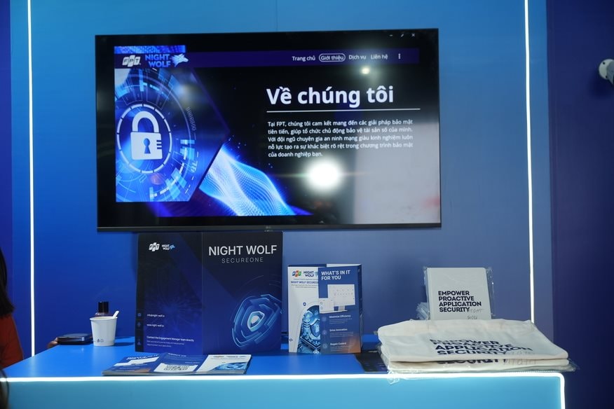 Từ FPT, CMC đến EVN, loạt ông lớn công nghệ "Make in Vietnam" tỏa sáng trong triển lãm Công ước Hà Nội- Ảnh 3. Từ FPT, CMC đến EVN, loạt ông lớn công nghệ "Make in Vietnam" tỏa sáng trong triển lãm Công ước Hà Nội- Ảnh 3.