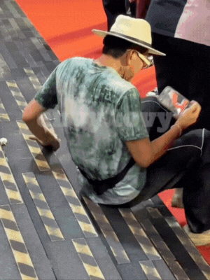 Chuyện gì đã xảy ra khiến MC Thanh Bạch như thế này?- Ảnh 1. Chuyện gì đã xảy ra khiến MC Thanh Bạch như thế này?- Ảnh 1.