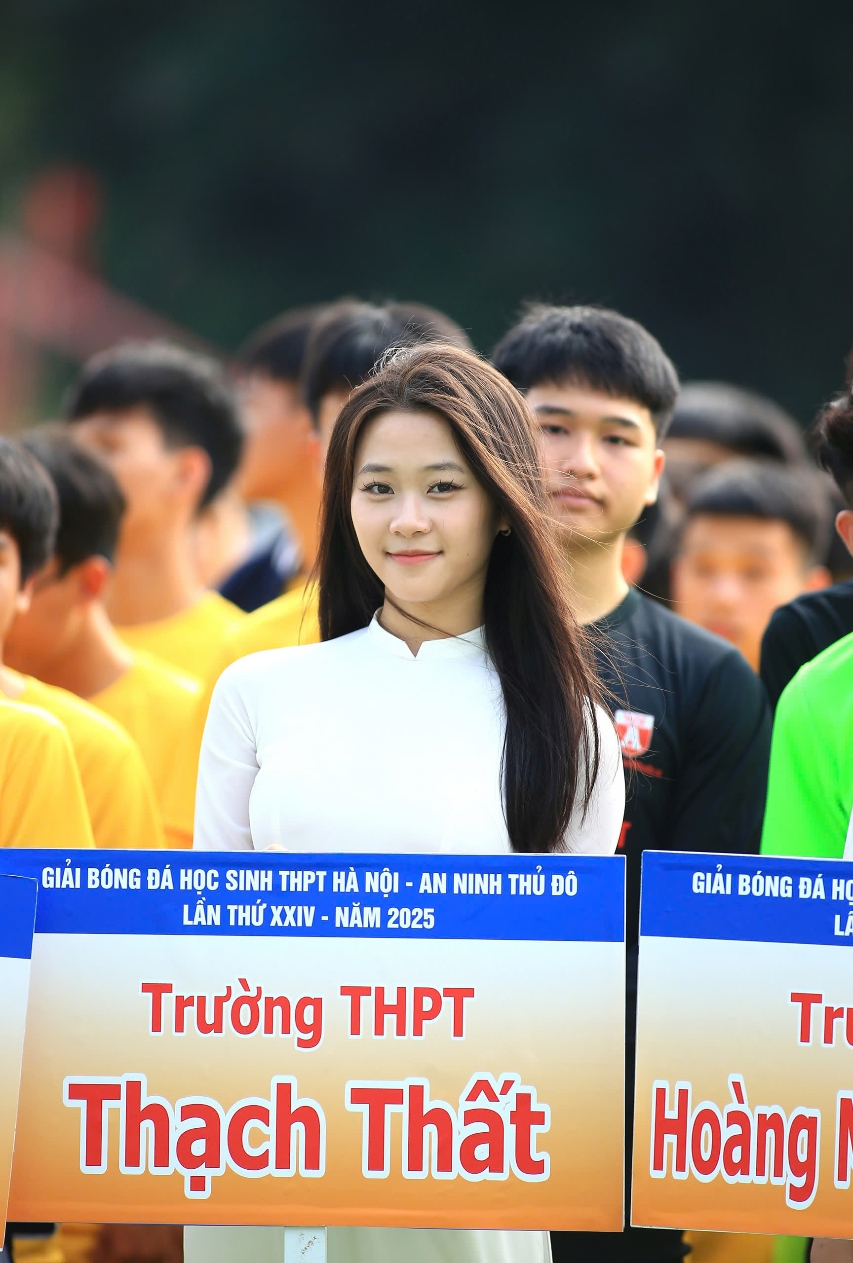 Nữ sinh Hà Nội rạng rỡ trong nắng thu, sôi nổi khai mạc giải đấu 24 tuổi- Ảnh 8. Nữ sinh Hà Nội rạng rỡ trong nắng thu, sôi nổi khai mạc giải đấu 24 tuổi- Ảnh 8.