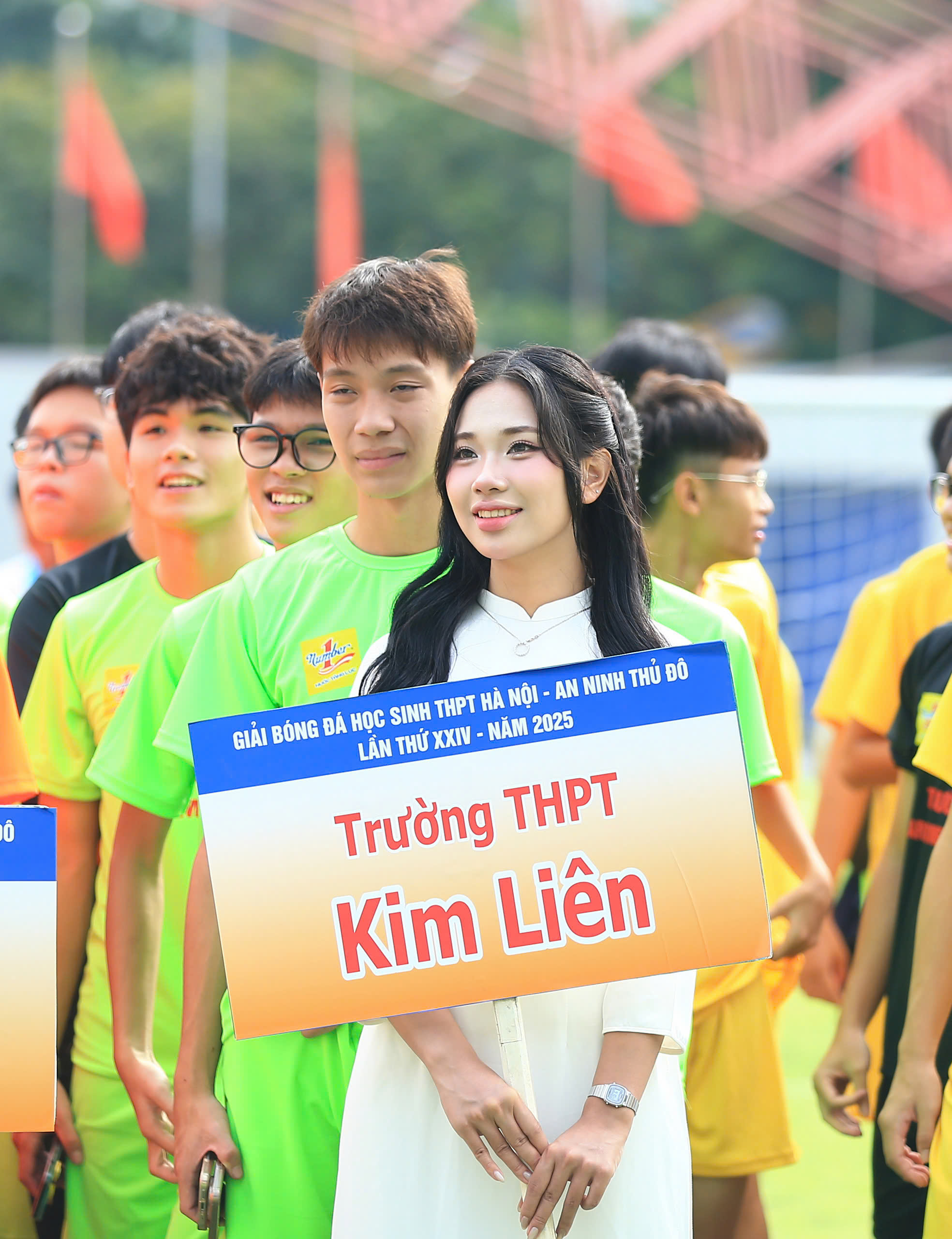 Nữ sinh Hà Nội rạng rỡ trong nắng thu, sôi nổi khai mạc giải đấu 24 tuổi- Ảnh 9. Nữ sinh Hà Nội rạng rỡ trong nắng thu, sôi nổi khai mạc giải đấu 24 tuổi- Ảnh 9.