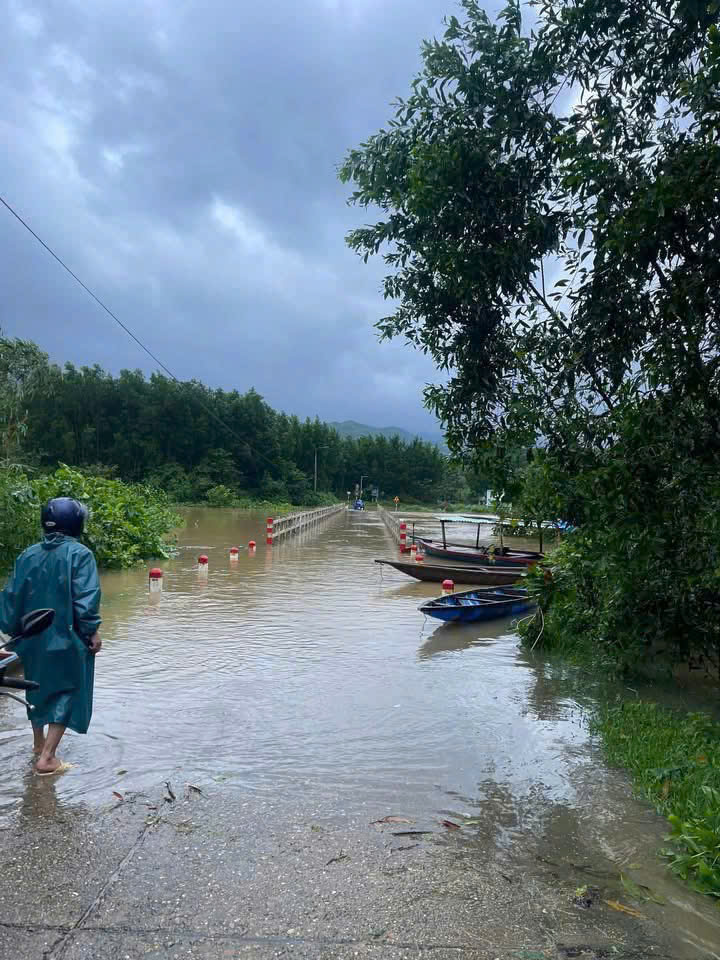 Đà Nẵng: Một học sinh bị nước cuốn tử vong, thủy điện đang xả lũ lưu lượng lớn- Ảnh 3. Đà Nẵng: Một học sinh bị nước cuốn tử vong, thủy điện đang xả lũ lưu lượng lớn- Ảnh 3.