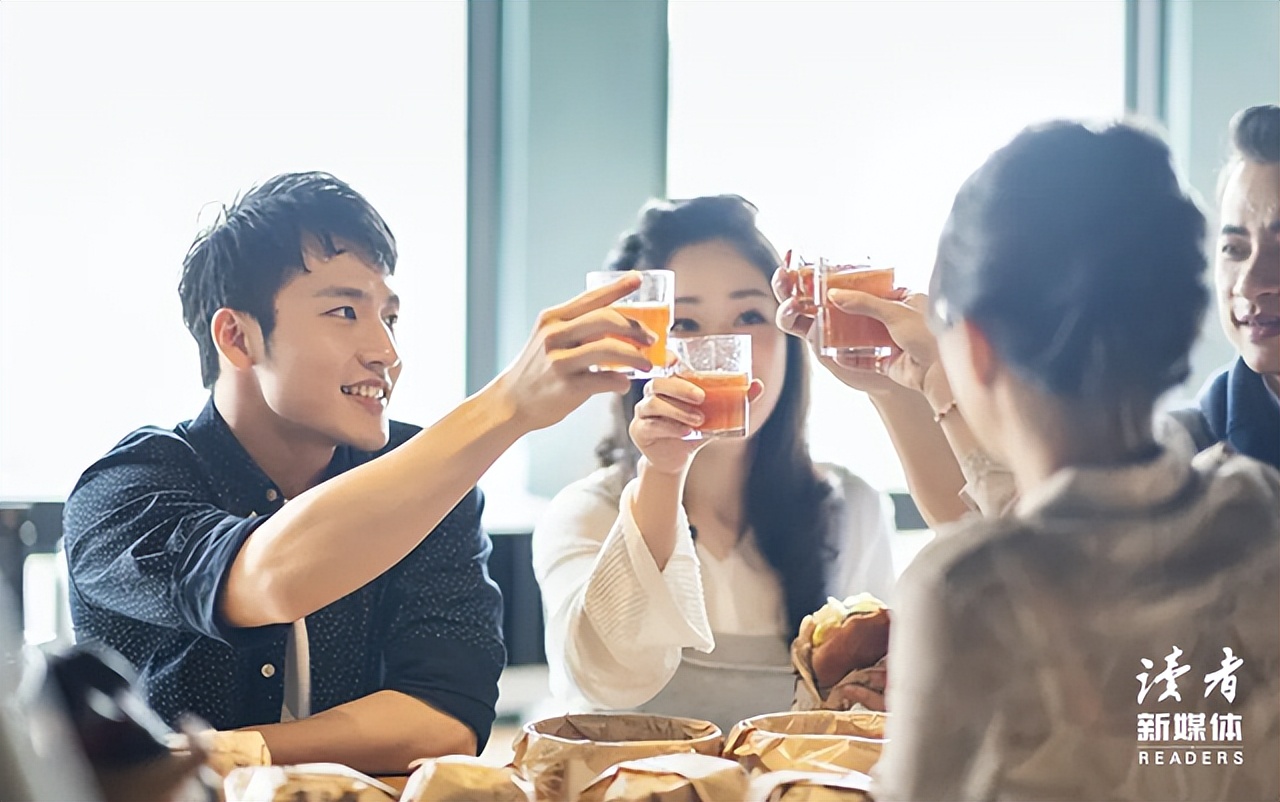 Lương hưu mẹ chồng 30 triệu nhưng họ hàng hỏi, tôi trả lời: “3 triệu đồng/tháng, chúng cháu vẫn chu cấp”, cả đời không quên phản ứng nhà chồng- Ảnh 2. Lương hưu mẹ chồng 30 triệu nhưng họ hàng hỏi, tôi trả lời: “3 triệu đồng/tháng, chúng cháu vẫn chu cấp”, cả đời không quên phản ứng nhà chồng- Ảnh 2.