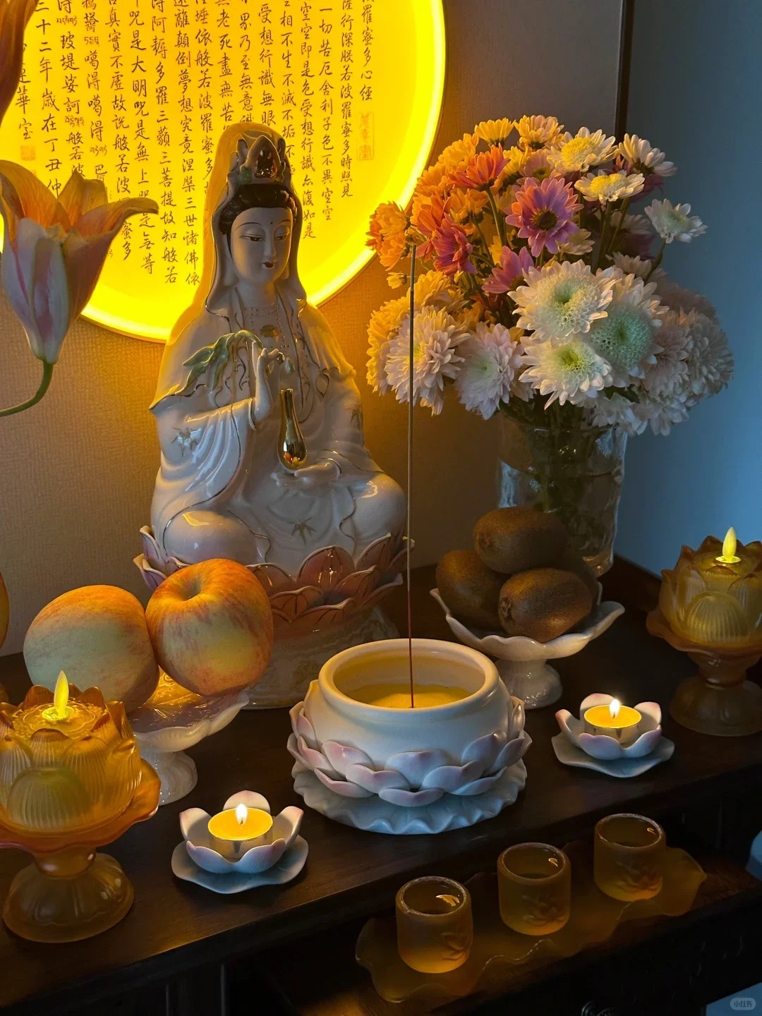 Nhà có bàn thờ Phật: Chỉ cần nhớ 4 điều này khi thắp hương, cuộc sống bỗng nhiên thuận lợi đến bất ngờ- Ảnh 1. Nhà có bàn thờ Phật: Chỉ cần nhớ 4 điều này khi thắp hương, cuộc sống bỗng nhiên thuận lợi đến bất ngờ- Ảnh 1.