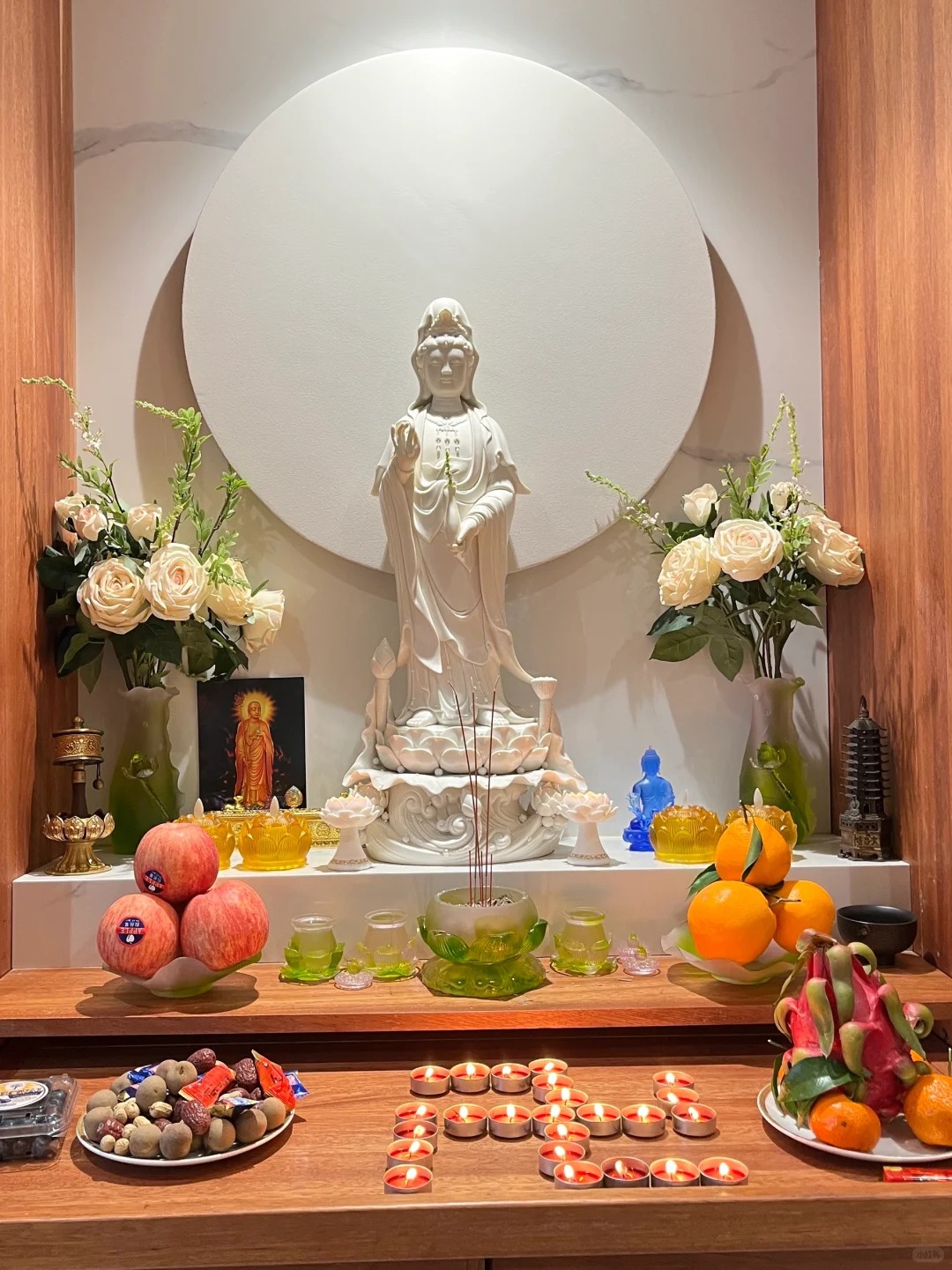 Nhà có bàn thờ Phật: Chỉ cần nhớ 4 điều này khi thắp hương, cuộc sống bỗng nhiên thuận lợi đến bất ngờ- Ảnh 2. Nhà có bàn thờ Phật: Chỉ cần nhớ 4 điều này khi thắp hương, cuộc sống bỗng nhiên thuận lợi đến bất ngờ- Ảnh 2.