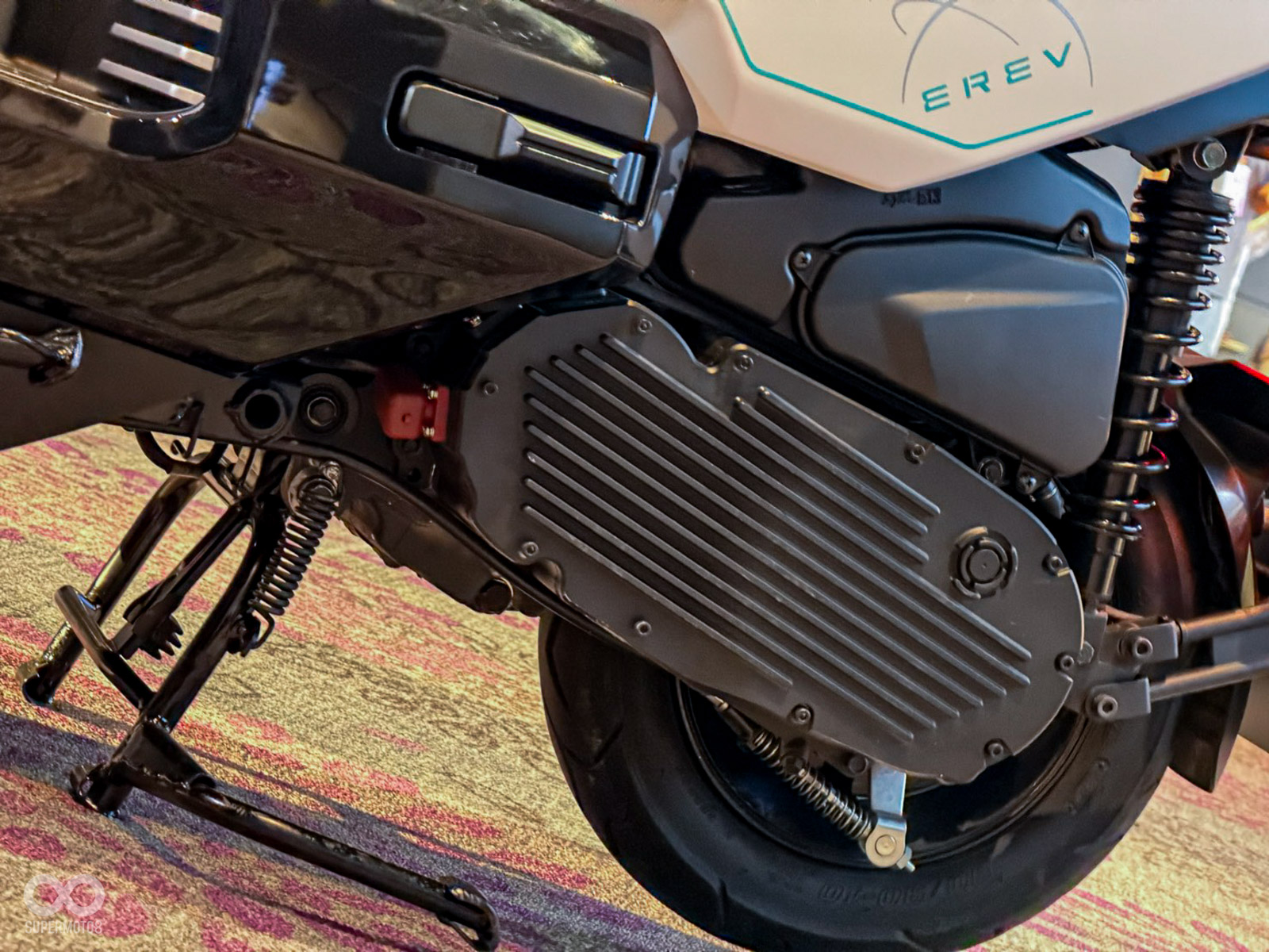 Đ&acirc;y l&agrave; chiếc xe điện kh&ocirc;ng bao giờ phải lo hết pin: SYM PE3- Ảnh 6.