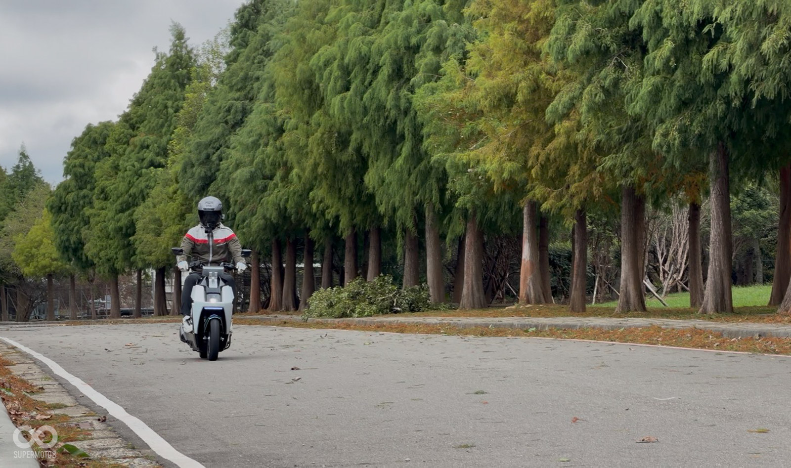 Đ&acirc;y l&agrave; chiếc xe điện kh&ocirc;ng bao giờ phải lo hết pin: SYM PE3- Ảnh 8.