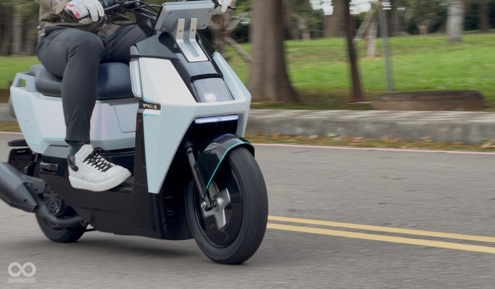 Đ&acirc;y l&agrave; chiếc xe điện kh&ocirc;ng bao giờ phải lo hết pin: SYM PE3- Ảnh 10.