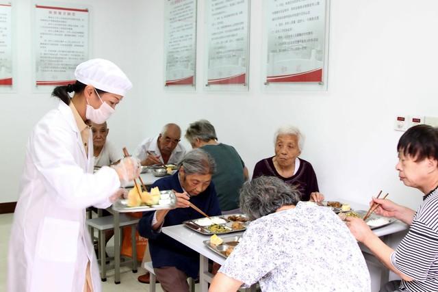 Ở tuổi 75 nghỉ hưu, tôi có tiền, có nhà nhưng lại thấy chẳng có gì trong số đó hữu ích cả: Tuổi già của tôi sao mà khó khăn quá!- Ảnh 7. Ở tuổi 75 nghỉ hưu, tôi có tiền, có nhà nhưng lại thấy chẳng có gì trong số đó hữu ích cả: Tuổi già của tôi sao mà khó khăn quá!- Ảnh 7.