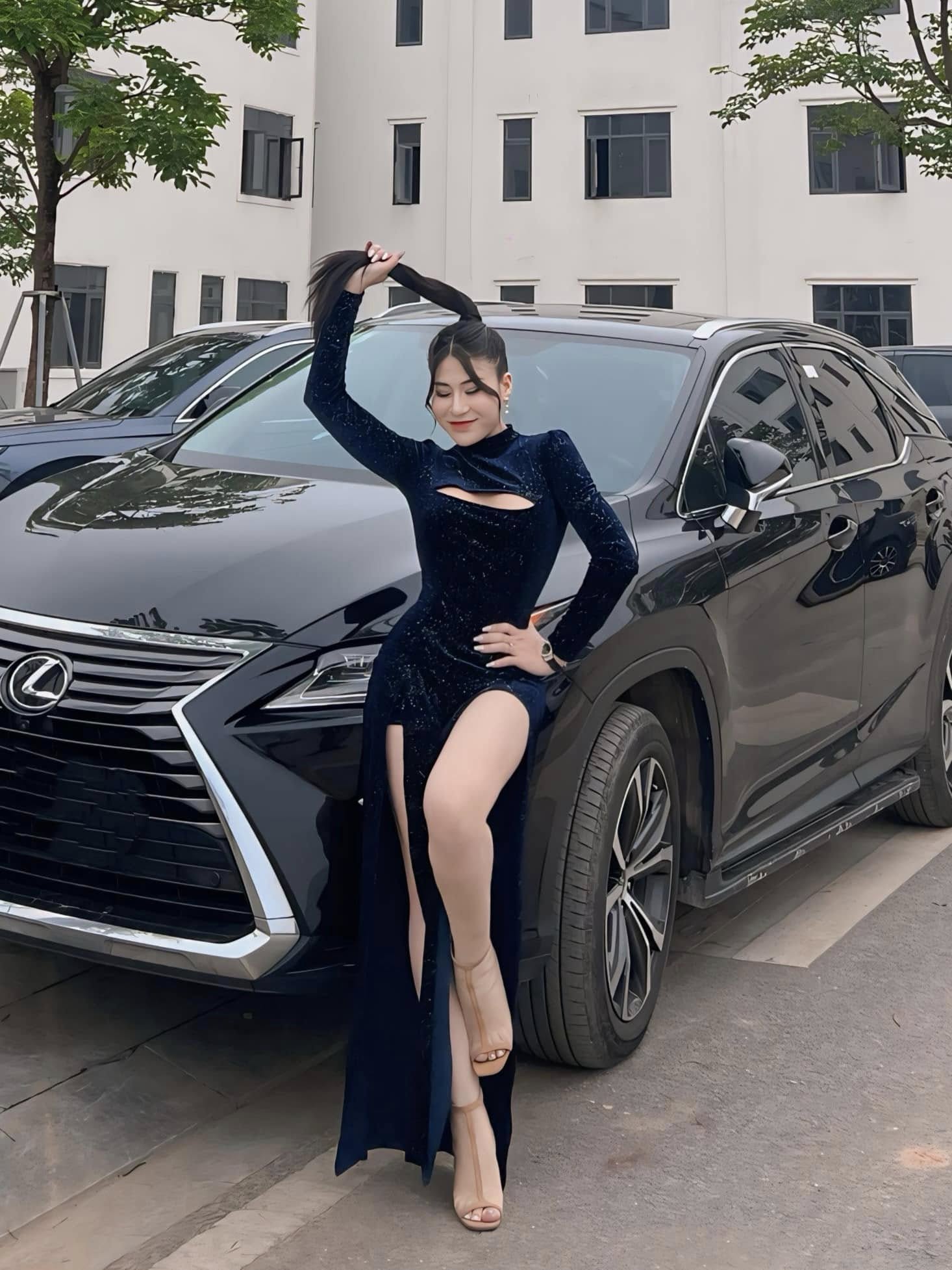 Nữ ca sĩ vừa mua nhà ở Thủ Đức: Nhờ bố mẹ nuôi con, cực sexy nhưng chưa nghĩ tới chuyện kết hôn lần 2- Ảnh 2.