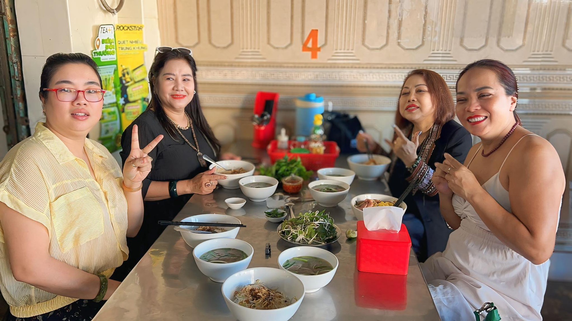Siu Black nhập viện cấp cứu, không còn nhận ra người thân- Ảnh 2. Siu Black nhập viện cấp cứu, không còn nhận ra người thân- Ảnh 2.