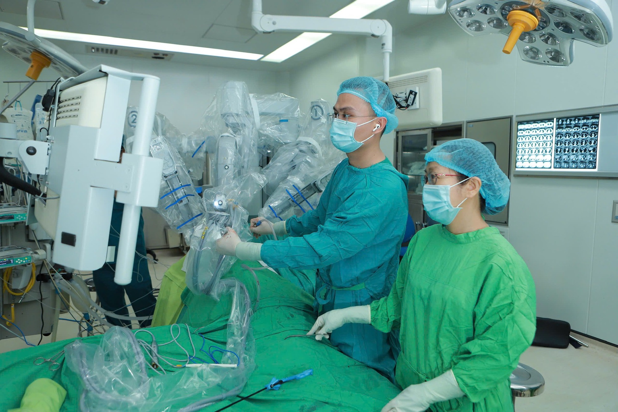 Không ho, không đau ngực, đi khám sức khỏe định kỳ phát hiện ung thư phổi- Ảnh 2.