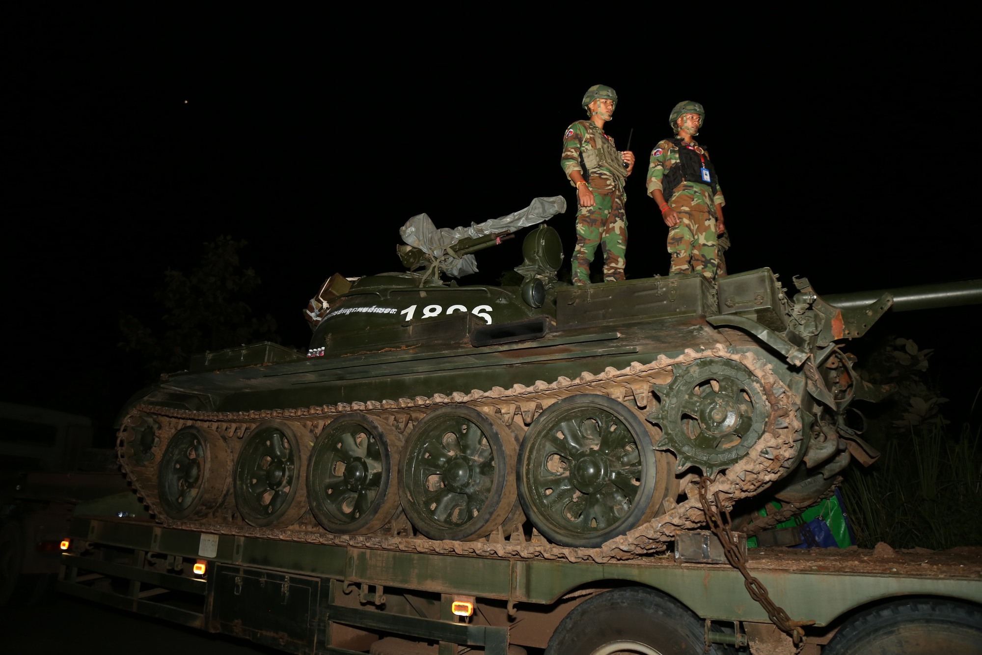 Campuchia di chuyển vũ kh&iacute; hạng nặng trong đ&ecirc;m theo Thỏa thuận Kuala Lumpur- Ảnh 1.