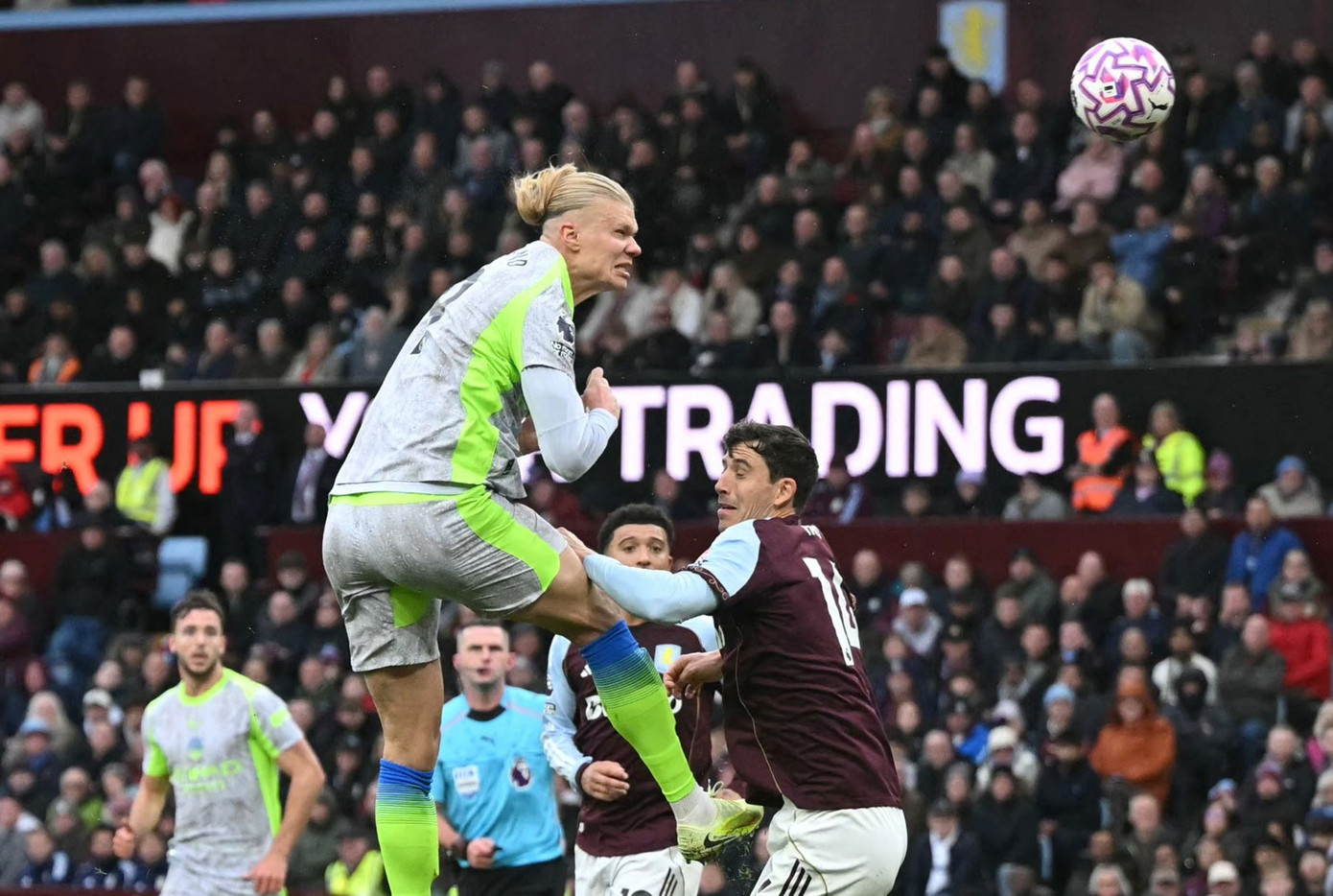 Man City thua sốc, bị MU đuổi kịp tại Ngoại hạng Anh- Ảnh 1. Man City thua sốc, bị MU đuổi kịp tại Ngoại hạng Anh- Ảnh 1.