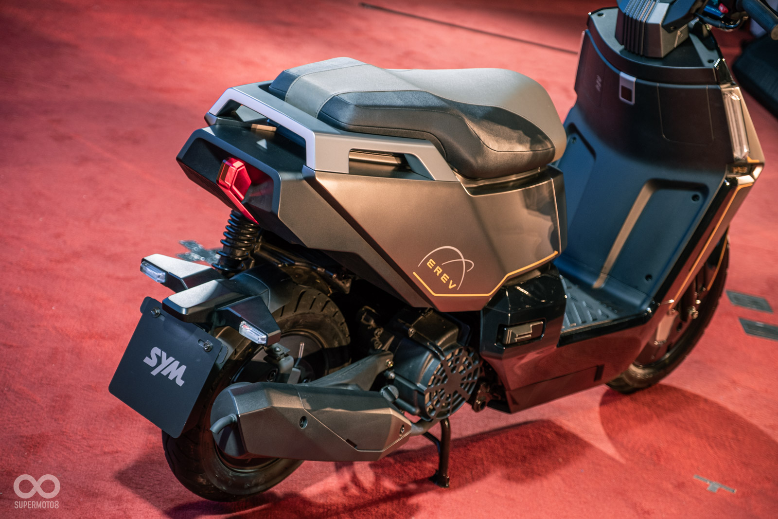 Đ&acirc;y l&agrave; chiếc xe điện kh&ocirc;ng bao giờ phải lo hết pin: SYM PE3- Ảnh 7.