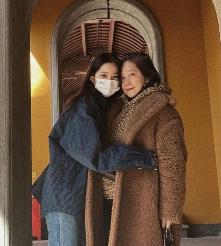 55 tuổi, mẹ tôi có 1 căn nhà, 3 mảnh đất cùng 20 cây vàng- Ảnh 2. 55 tuổi, mẹ tôi có 1 căn nhà, 3 mảnh đất cùng 20 cây vàng- Ảnh 2.