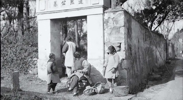 Ảnh hiếm thời Thanh: Nhà quan treo da hổ trấn trạch, đội quân thái giám của Từ Hi có điểm này khác thường- Ảnh 6. Ảnh hiếm thời Thanh: Nhà quan treo da hổ trấn trạch, đội quân thái giám của Từ Hi có điểm này khác thường- Ảnh 6.