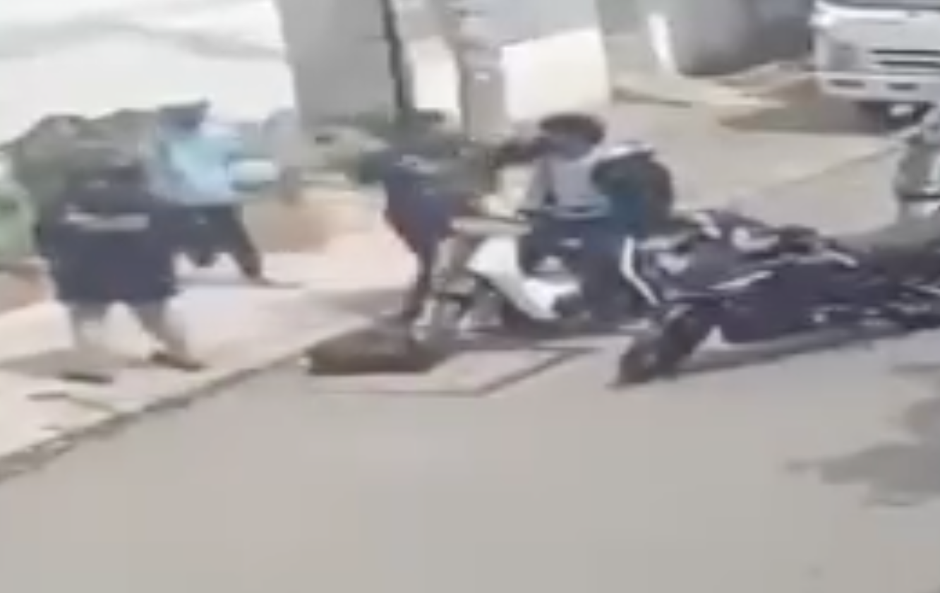 Nẹt pô khi chạy xe, nam sinh ở TP HCM bị đánh đến xuất huyết não- Ảnh 1.