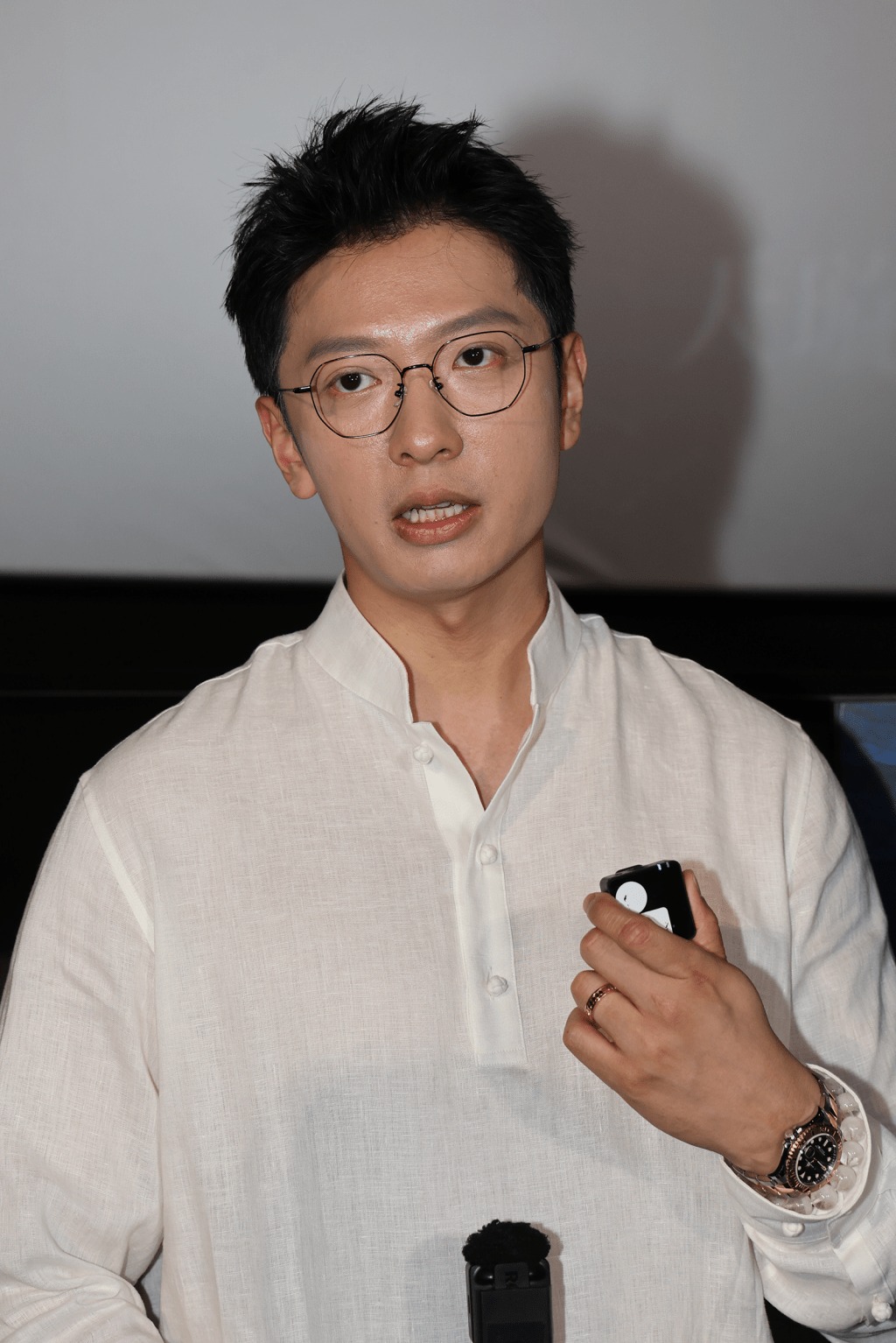 "Nam vương tiêu tiền như rác" giờ thê thảm đến nỗi phải đi phụ hồ, bê gạch xách vữa mưu sinh- Ảnh 4. "Nam vương tiêu tiền như rác" giờ thê thảm đến nỗi phải đi phụ hồ, bê gạch xách vữa mưu sinh- Ảnh 4.