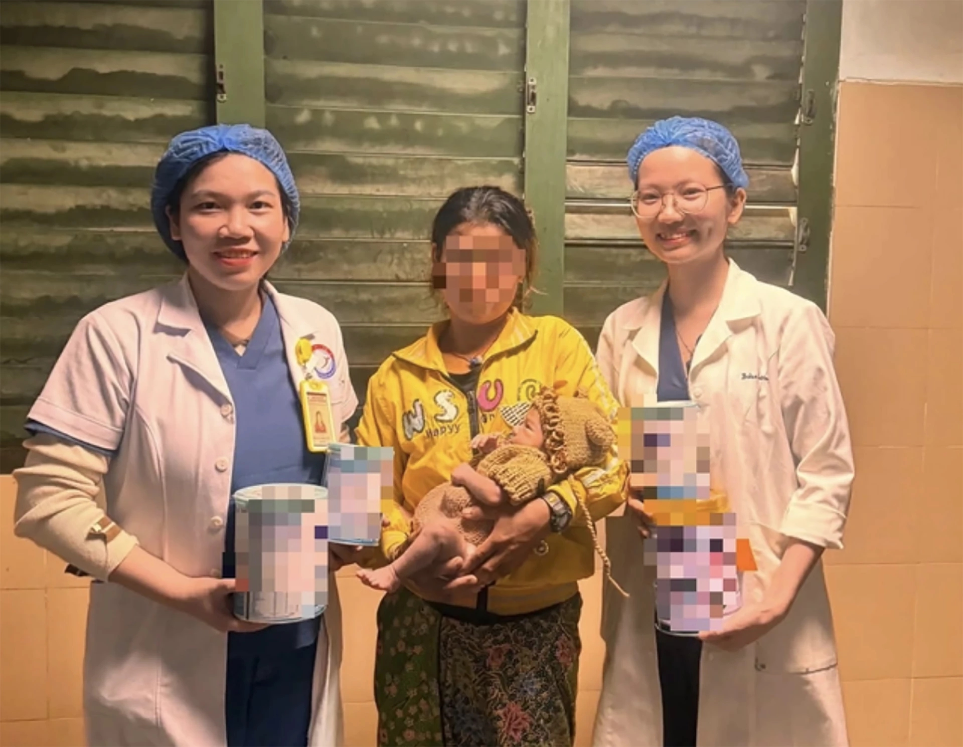 Bé sơ sinh 5 ngày tuổi thủng dạ dày vì được mẹ cho ăn… cơm- Ảnh 1. Bé sơ sinh 5 ngày tuổi thủng dạ dày vì được mẹ cho ăn… cơm- Ảnh 1.