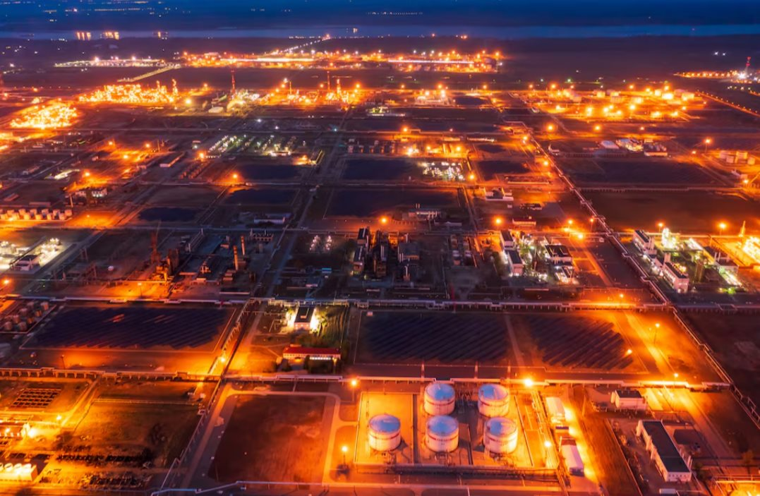 Tuyên bố trung thành với dầu Nga chưa được bao lâu, quốc gia BRICS bất ngờ ‘quay xe’: Ấm thầm mua 10 triệu thùng dầu Trung Đông, loạt nhà máy điều chỉnh kế hoạch nhập khẩu         - Ảnh 1.